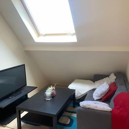 Studio Meuble Dans Une Maison Limay Exterior foto